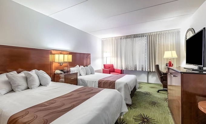 Albert Lea Hotel | Hotel ∙ 4 guests