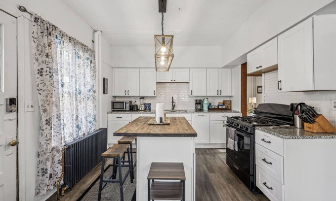 Merriam Park House | House ∙ 4 bedrooms ∙ 10 guests