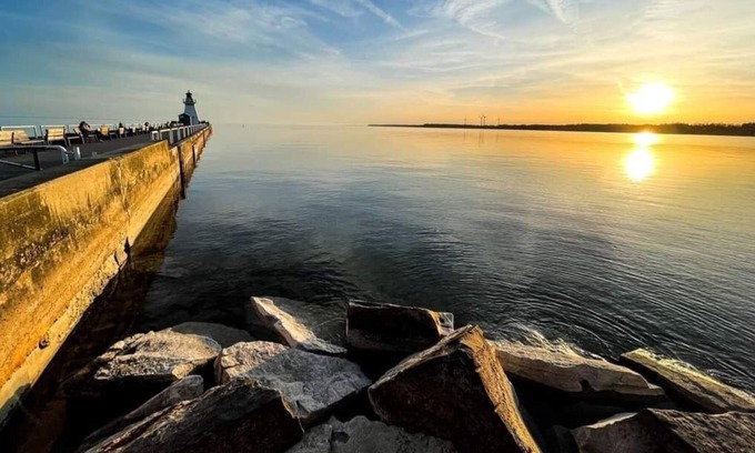 Port Dover Apartment | Lake Erie luxurious 2 BDR Condo with Beach access (Moonstone)