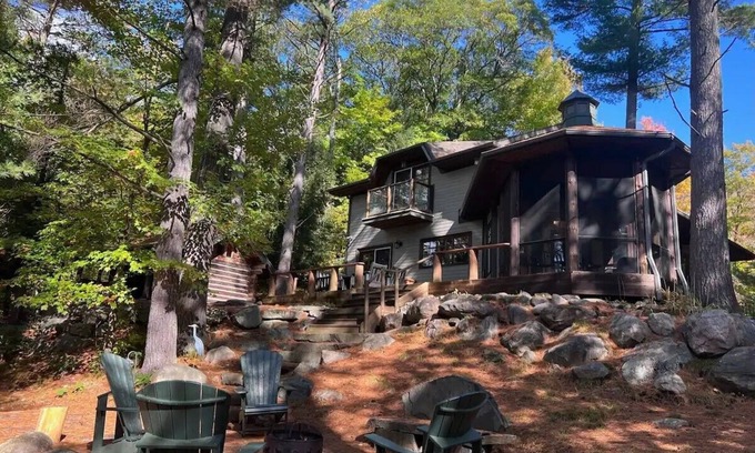Minett Cottage | Lake Joe: Family Cottage + Cabin