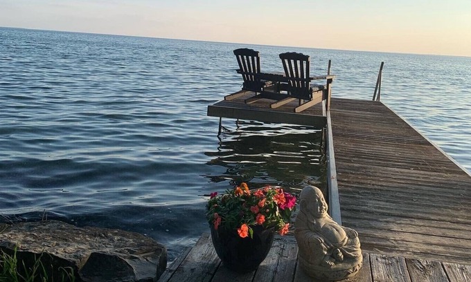 Brechin Cottage | Lake simcoe 3bdrm waterfront cottage
