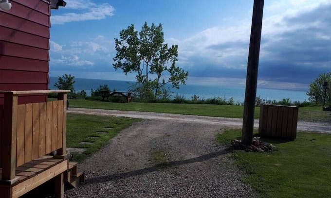 Colchester Cottage | Lakefront 2 Bedroom Cottage For Rent