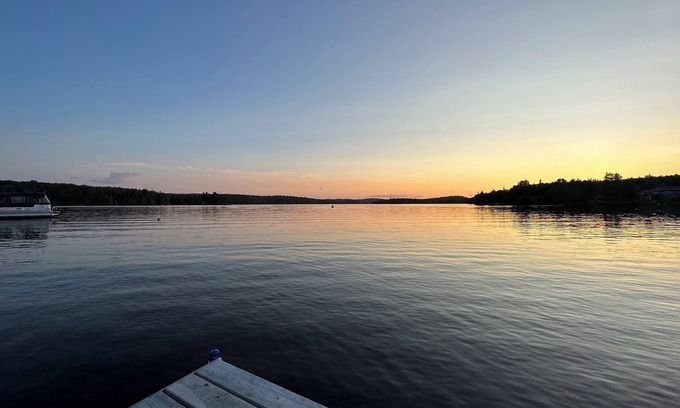 Whitney House | Lakefront Cottage bordering Algonquin Park