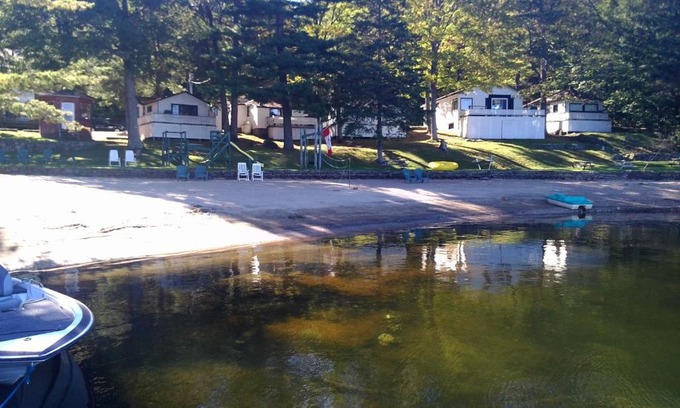 Algonquin Highlands Resort | Little Hawk Resort & Marina