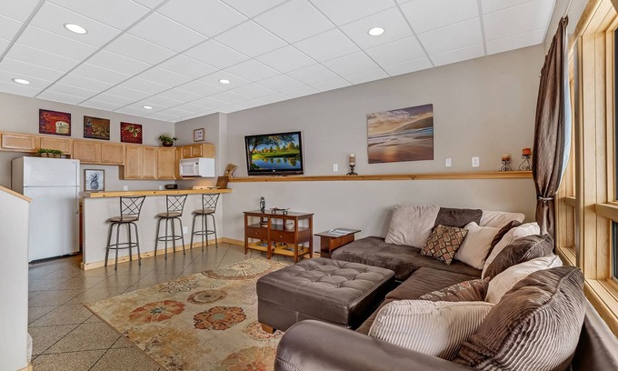 Duluth Apartment | Location, Location, Location!!! - Very close to trails, Downtown and Bayfront