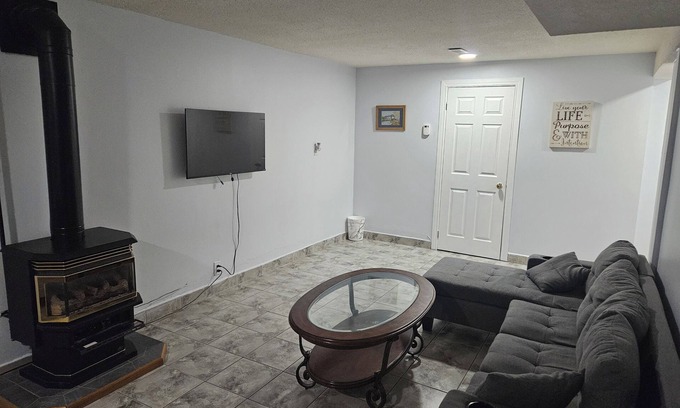 Sudbury House | Lovely 1 bed accomodation in a quiet environment.