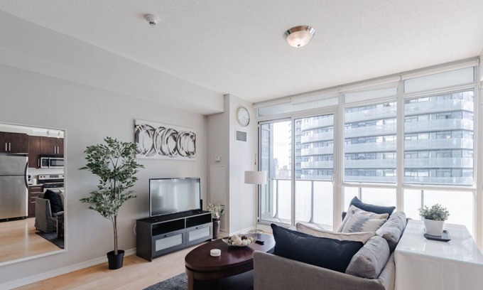 Financial District Apartment | Lovely one-bedroom condo in the heart of the city.