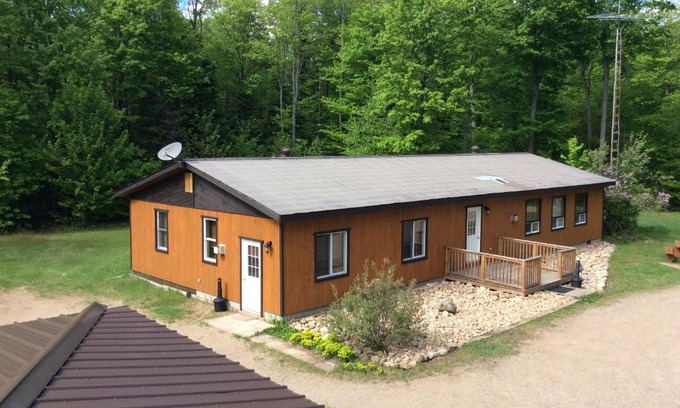 Madawaska House | Madawaska Lodge-Cottage