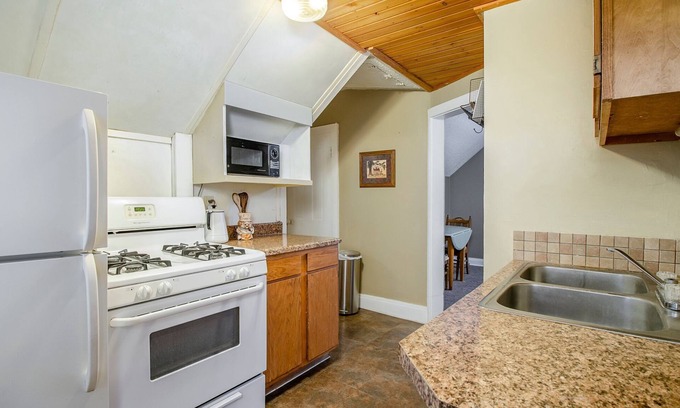Northrup Apartment | Mayo Discount Available- 2Bedroom Close to Mayo