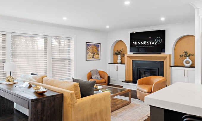 Wayzata House | MINNeSTAY* Wayzata Cove
