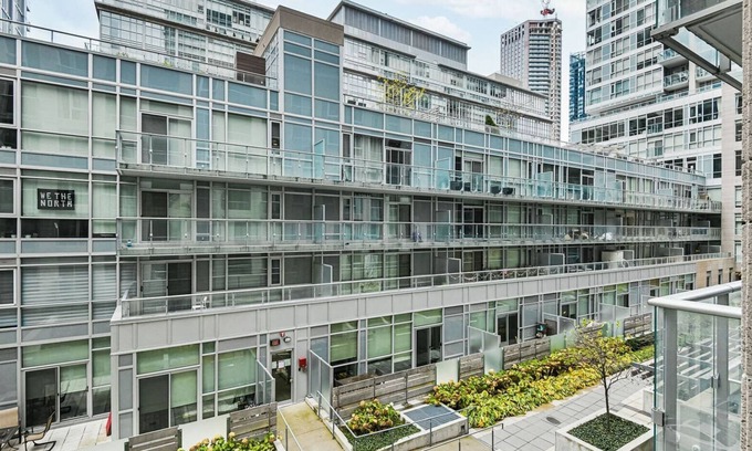Financial District Condo | Minutes to Downtown Core, 1 Bed 1 Bath Condo Suite