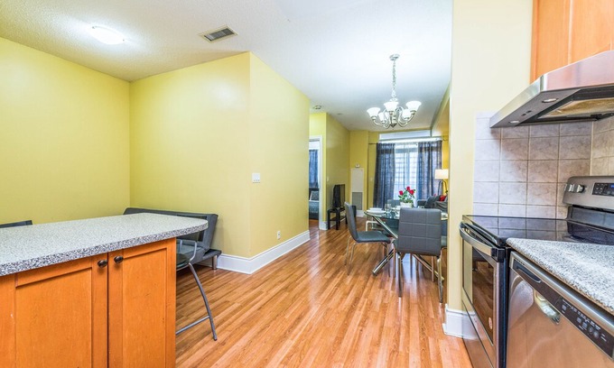 Downtown Mississauga Condo | Modern 1BD & BTH in Mississauga Downtown