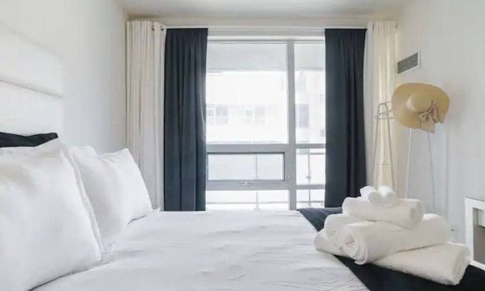 Old Town Apartment | Modern 2BR Condo w/Private Balcony in Downtown