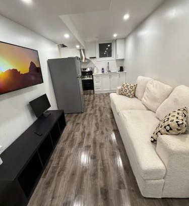 Churchill Meadows Apartment | Modern & cozy one Bedroom Basement Suite with Kitchen and parking- sleeps 4