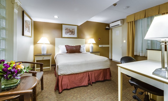Mississauga Hotel | Monte Carlo Inn Toronto West Suites
