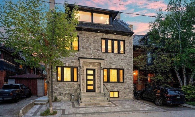 Midtown Toronto House | *NEW* 6 BR Luxury Stay Steps Away from Yorkville