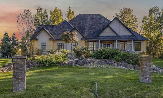 Ottawa Division House | Ottawa`s Finest Mansion!