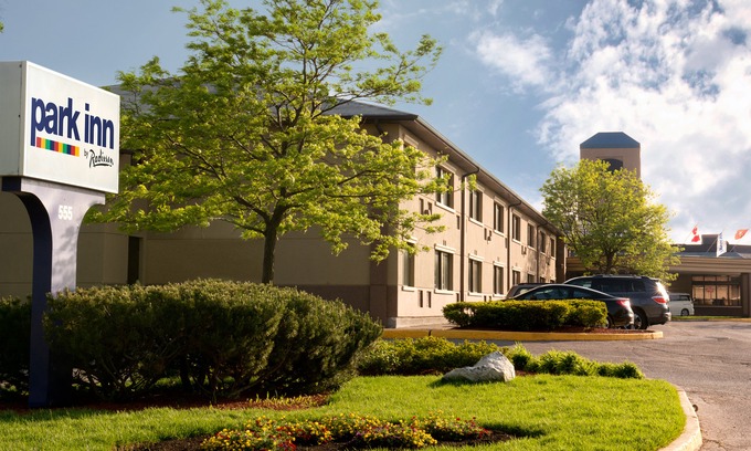 Markham Hotel | Park Inn by Radisson Toronto-Markham
