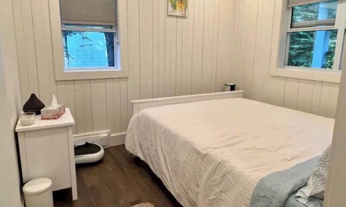 Port Sydney Cottage | Pet friendly Cottage on Mary Lake - must see