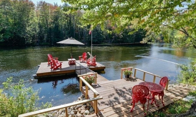 Bracebridge Cottage | Pristine Cottage in beautiful surroundings