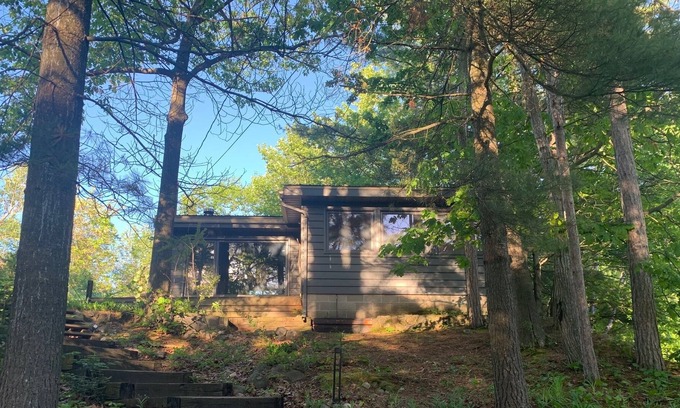 Tiny Cottage | Private 3 bedroom, 1 bath cottage in Woodland Beach
