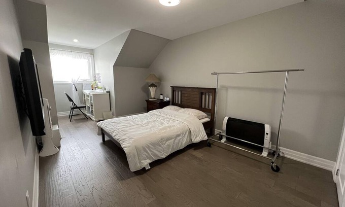 Toronto Resort | Private room ∙ 1 guest