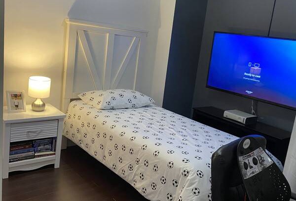 Flemingdon Park Resort | Private room ∙ 1 guest