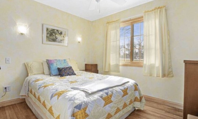West St. Paul Resort | Private room ∙ 2 guests