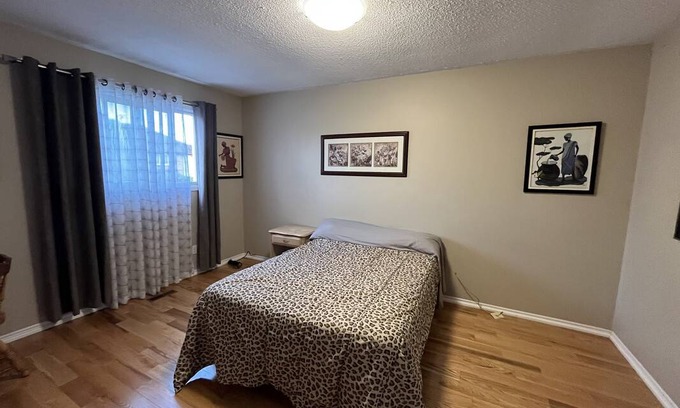 Central Erin Mills Resort | Private room ∙ 1 guest