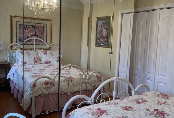 Clarkson-Lorne Park Resort | Private room ∙ 2 guests