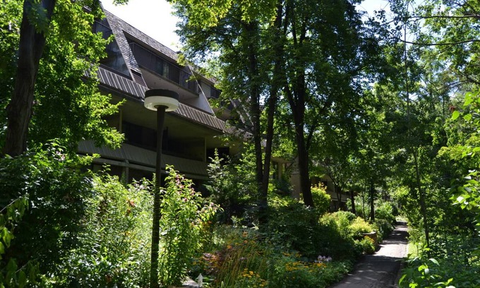 Mississauga Valleys Resort | Private room ∙ 2 guests