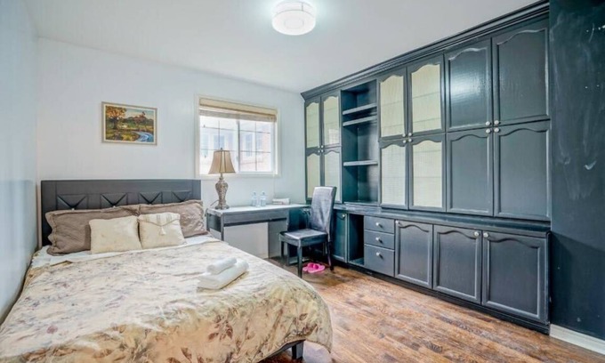 Bathurst Manor Resort | Private room ∙ 1 guest