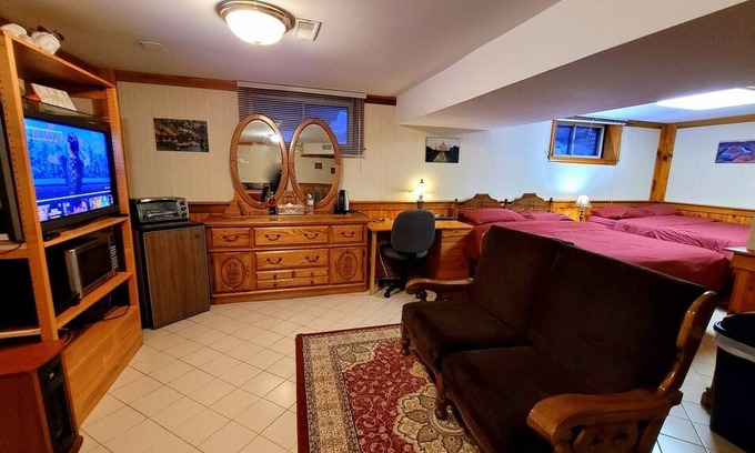 Humber Summit Resort | Private room ∙ 4 guests