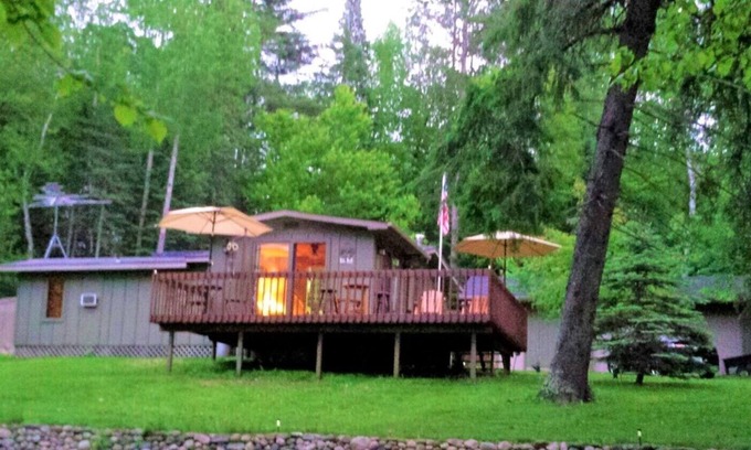 Remer House | Quiet, cozy, private lake cottage