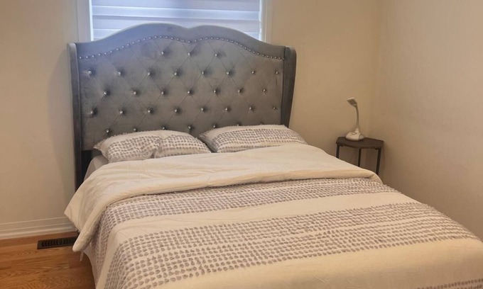 Markham House | Room in Markham