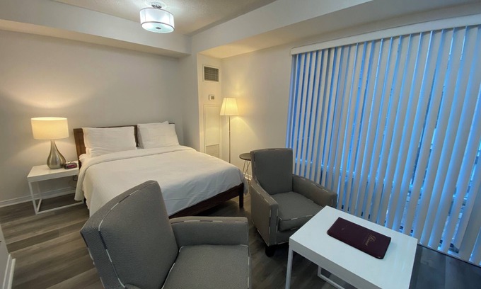 Toronto Entertainment District Condo | Rosemont Residences - furnished Bachelor Suite, Full Kitchen, Washer & Dryer