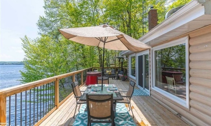Dysart et al Cottage | Shores of Drag Lake in Haliburton, Private Beach