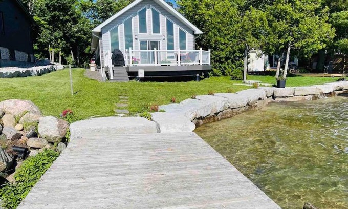 Washago Villa | SouthLake Cottage on The Lake.