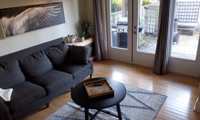 Riverdale Apartment | Spacious 2 bedroom apartment, in the heart of Greektown.