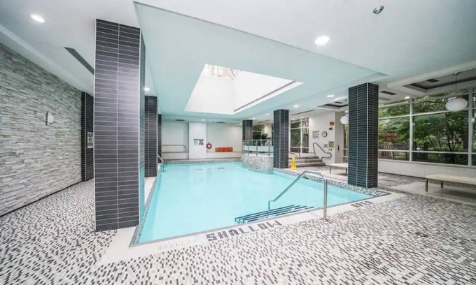 Downtown Mississauga Condo | Spacious 2BR & 1BTH - Mississauga Downtown
