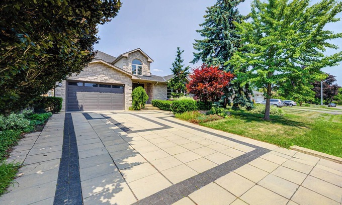 Etobicoke House | Spacious Classic Quiet Basement