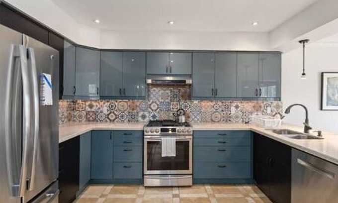 East Credit House | Spacious Home In Mississauga