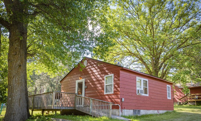 Walker Cabin | Steamboat Bay Resort Cabin 4 - small family cabin