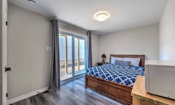 London Apartment | Studio flat near WU with parking