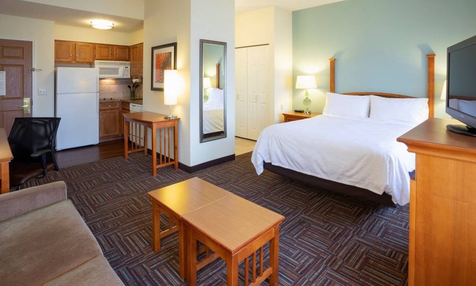 West Bloomington Apartment | Studio flat ∙ 1 bedroom ∙ 3 guests