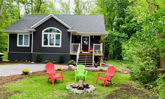 Brechin House | Stunning new bungalow on lake simcoe