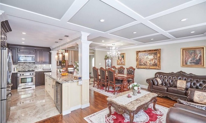 Niagara Falls House | SWEET HOME Modern 4 Bedroom 2 & 7 MINTS WALK TO CASINO & FALLS