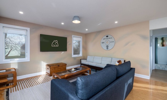 Corbyville House | The Jones House | 4 Person Hotel-Style