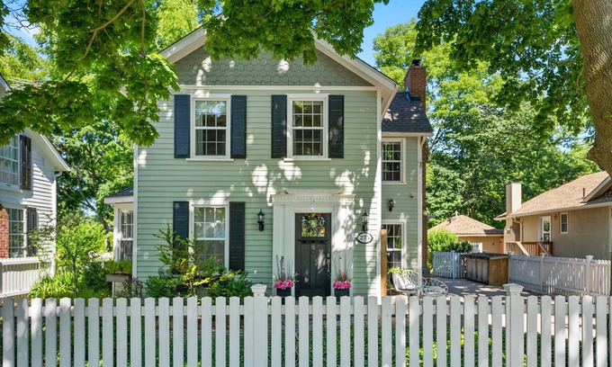 Old Town Historic District House | The Rosette House, Your Tranquil Escape