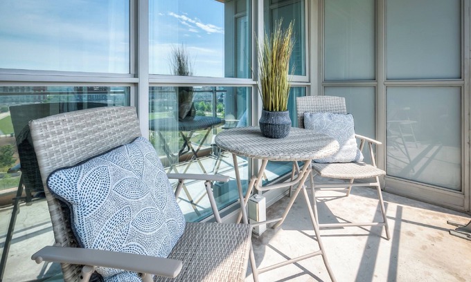CityPlace Apartment | Toronto Lakeshore Bliss
